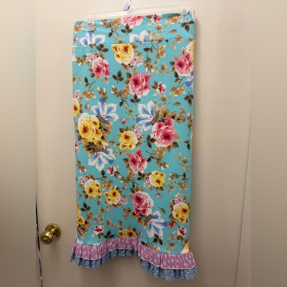 Custom made outfit - Picture 5 of 9